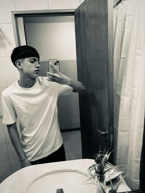 <em><strong>Lucas M.</strong></em>